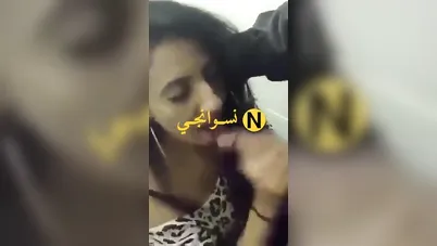 عيل هايج يخلي اخت صاحبه تمصله زبه عافية في الحمام سكس مصري xnxx