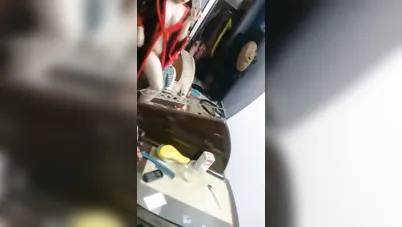 بنت عسولة بتصور لحبيبها بالروب الأحمر سكس نودز مصري