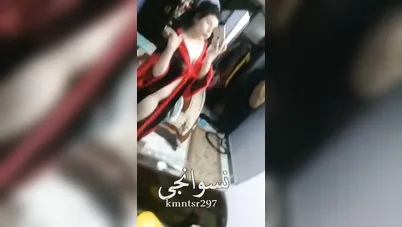 بنت عسولة بتصور لحبيبها بالروب الأحمر سكس نودز مصري
