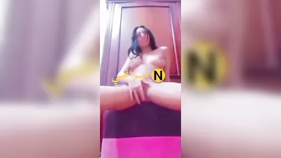 بنت اندر ايدج بتفرك في كسها لعشيقها وتطلع اهات سخنة سكس نودز مصري