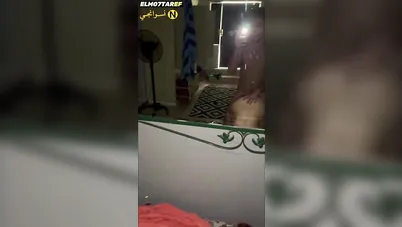 شاب ينيك صاحبته اللبوة ويصورها في المرآة سكس مصري xnxx