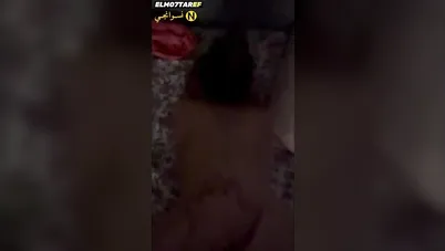 شاب ينيك صاحبته اللبوة ويصورها في المرآة سكس مصري xnxx