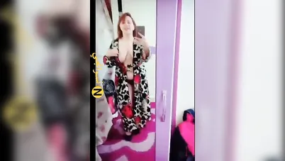 ميلف بيضة هايجة اوي تفرج بزازها الكبيرة لحبيبها سكس نودز مصري