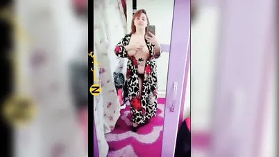 ميلف بيضة هايجة اوي تفرج بزازها الكبيرة لحبيبها سكس نودز مصري