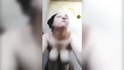 صاحب ابنها ماسكها ونازل فيها نيك سكس مصري xnxx