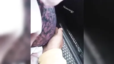 متحرش هايج يبعبص طيز ميلف كبيرة في المواصلات سكس مصري xnxx