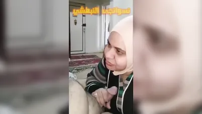 ام محمد تمص زب جارها العنتيل سكس مصري