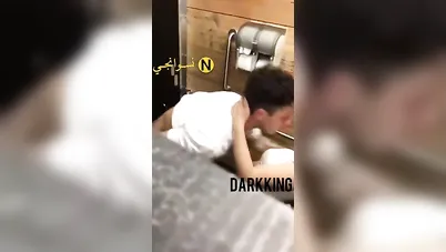 واد هايج يزنق حبيبته في الحمام ويفشخها نيك سكس مصري