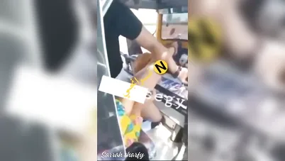اتنين بلطجية زانقين بنت بينيكوها جوا التوك توك سكس مصري xnxx