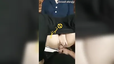 البت هايجة اوي بس خايفة من الزب الكبير يفشخها سكس مصري