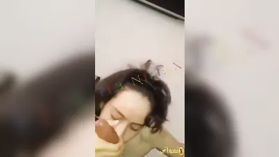 بنت كتكوتة مع صاحبها تمص زبه وتركب عليه سكس مصري xnxx