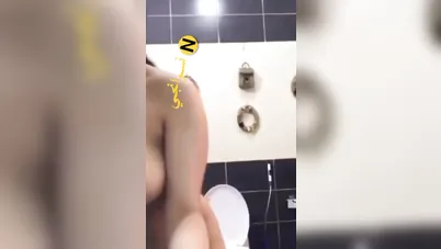 اندر ايدج ببزاز فاجرة تصور لحبيبها في الحمام سكس نودز مصري