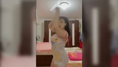 حتة كيرفي نار النار ترقص بقميص النوم وتصور لحبيبها سكس نودز مصري