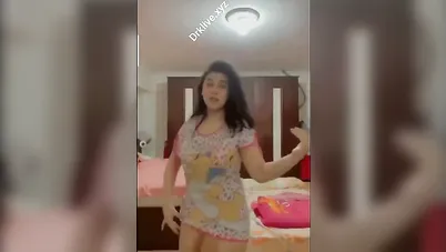 حتة كيرفي نار النار ترقص بقميص النوم وتصور لحبيبها سكس نودز مصري