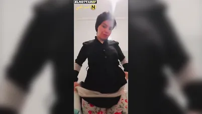 بنت كسها احمر مولع نار تلعب فيه وتفرج حبيبها سكس نودز مصري