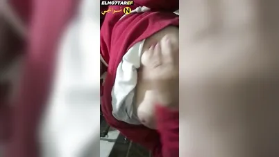 مزة جامدة تدخل الحمام وتقلع وتصور لصاحبها وتهيجه سكس نودز مصري