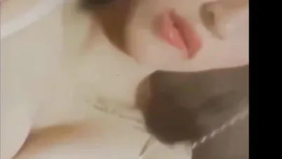 نودز مزة كيوت بجسم نار تلعب في بزازها سكس نودز مصري