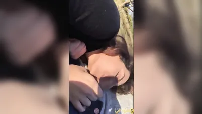 تسريب فرسة مصرية تبعت نودز لعشيقها وتمص زبه في الشارع سكس مصري