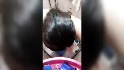 مزة عشرينية من العشوائيات تصور لحبيبها وهي بتستحما وتلعب في جسمها سكس نودز مصري