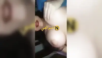 شرموطة هايجة اوي تقلع وتلعب في بزازها وكسها سكس نودز مصري