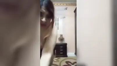 مطلقة هايجة عمالة ترقص وتقفش في بزازها سكس نودز مصري