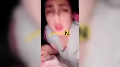 بنت هايجة اوي تحك كسها في المخدة وتصور لعشيقها سكس نودز مصري