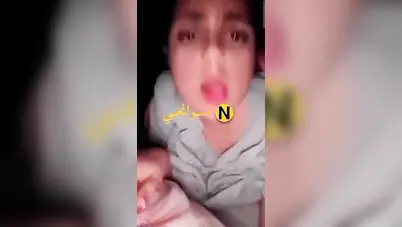 بنت هايجة اوي تحك كسها في المخدة وتصور لعشيقها سكس نودز مصري