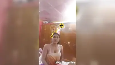 اندر ايدج جميلة تصور لحبيبها وهي بتغير ملابسها سكس نودز