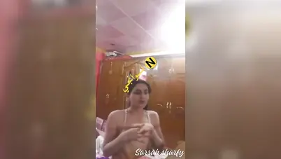 اندر ايدج جميلة تصور لحبيبها وهي بتغير ملابسها سكس نودز