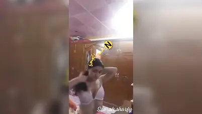 اندر ايدج جميلة تصور لحبيبها وهي بتغير ملابسها سكس نودز