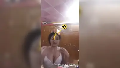 اندر ايدج جميلة تصور لحبيبها وهي بتغير ملابسها سكس نودز