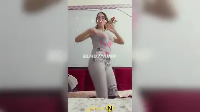 مزة فاجرة ترقص ترقص وتدلع على حبيبها سكس نودز مصري