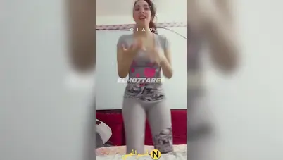 مزة فاجرة ترقص ترقص وتدلع على حبيبها سكس نودز مصري
