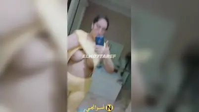 بنت لبوة تصور لصاحبها جسمها اللبن وبزازها المنفوخة سكس نودز مصري
