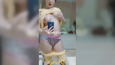 بنت لبوة تصور لصاحبها جسمها اللبن وبزازها المنفوخة سكس نودز مصري