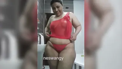 ميلف فلاحة تتشرمط على عشيقها وتصورله نودز سكس نودز مصري