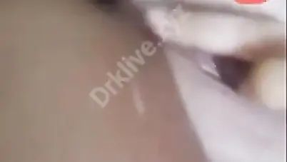 بنت لبوة تمص بتنجانة وتلعب بيها على كسها سكس نودز مصري