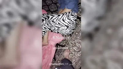ديوث يتجسس على اخته وهي نايمة ويحسس على طيزها سكس مصري