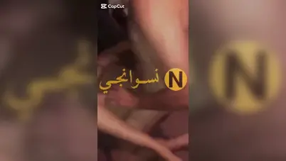 الديوث جايب صاحبه يفشخ مراته المربربة وهو يفتح رجليها الجزء الاول سكس مصري