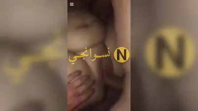 الديوث جايب صاحبه يفشخ مراته المربربة وهو يفتح رجليها الجزء الاول سكس مصري