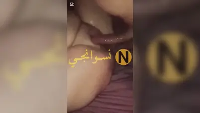 الديوث جايب صاحبه يفشخ مراته المربربة وهو يفتح رجليها الجزء الثاني سكس مصري