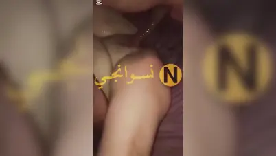 الديوث جايب صاحبه يفشخ مراته المربربة وهو يفتح رجليها الجزء الثاني سكس مصري