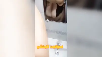 لبوة هايجة صاحبها يزنقها في الحمام ويرزع في كسها سكس مصري xnxx
