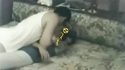 واد فلاح يستفرد ببنت خالته الصغيرة وفشخها نيك سكس مصري محارم