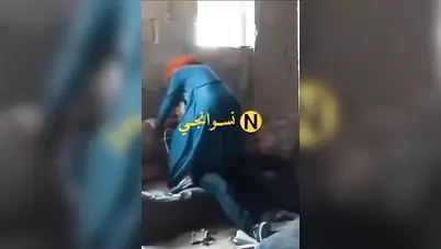 زانق بنت خالته المحجبة في بيت مهجور ويركبها على زبره سكس مصري xnxx