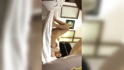 مصرية مع عشيقها من الشغل يحجز فندق وياخدها ينيكها سكس مصري