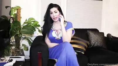 ميرا النوري تلعب بلايستيشن مع ابن صاحبتها وتخليه ينيكها سكس عراقي