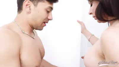 ابن زوجي يتحرش بي سكس الينا انجل