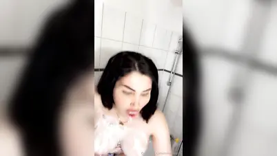 ميرا النوري تتحمم بالحليب سكس عراقي