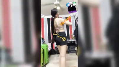 اندر ايدج جميلة تفرج حبيبها بزازها الصغيرين وكسها الوردي سكس نودز مصري